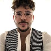 Giovane architetto propone lezioni di disegno a mano libera, acquerello e disegno tecnico